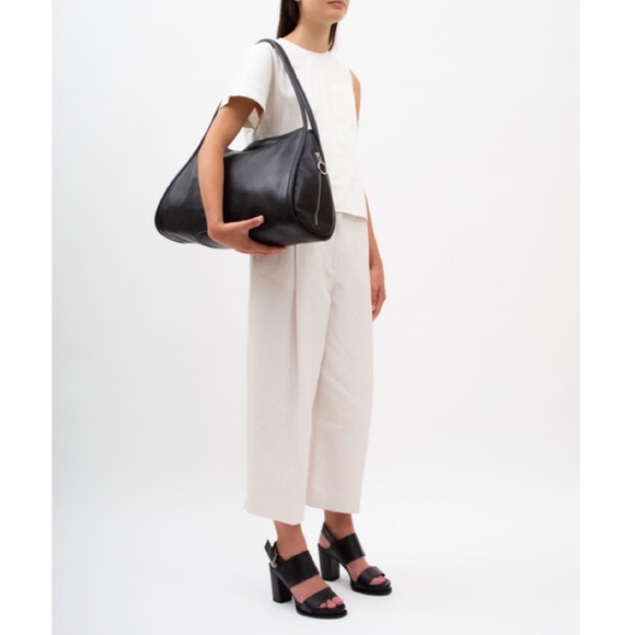 BEHNO 'Kamala' Handcrafted Large Leather Nappa Hobo Bag in Black - Picture 6 of 15